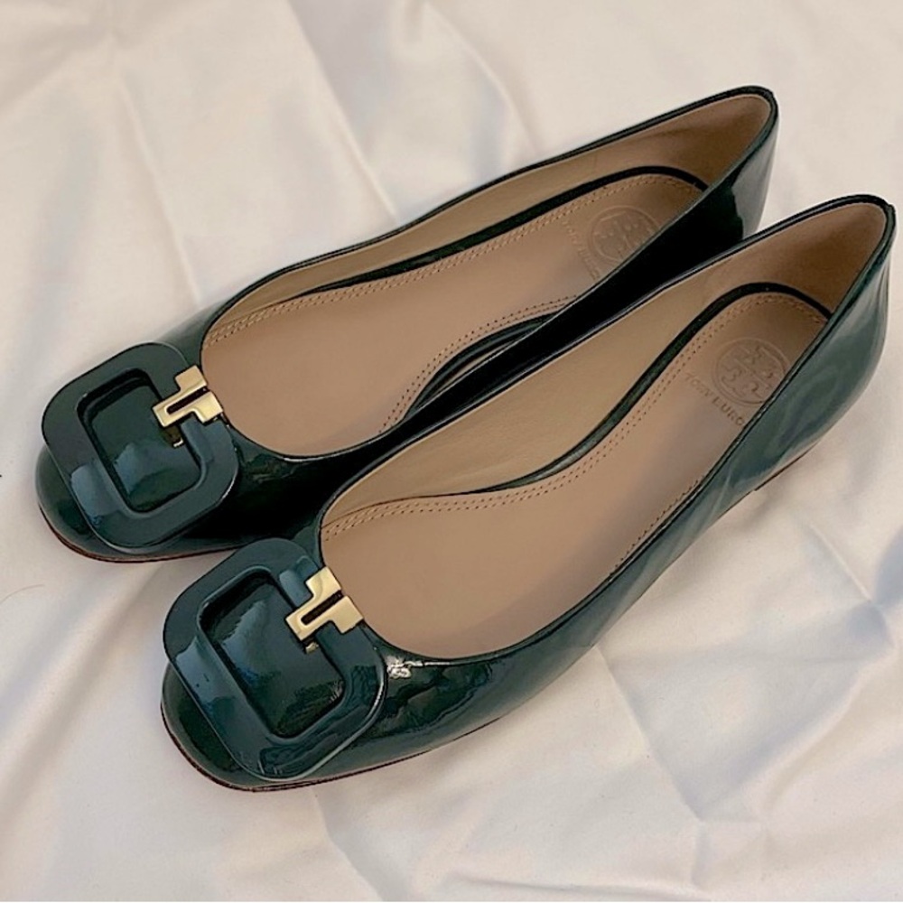 Tory Burch Elegant Leather Flats in Hunter Green with Gold logo